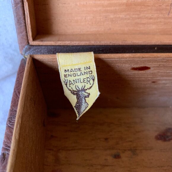 Décor | 🇬🇧 Vintage Antler Keepsake Box, Wood & Ostrich Leather, Made in England - Picture 4 of 12